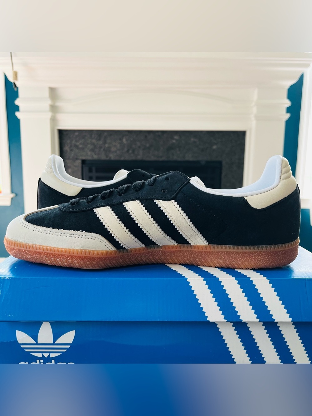adidas Samba OG Women's Sneakers Core Black/Wonder White/Silver Metallic IE5836 - Picture 2 of 7